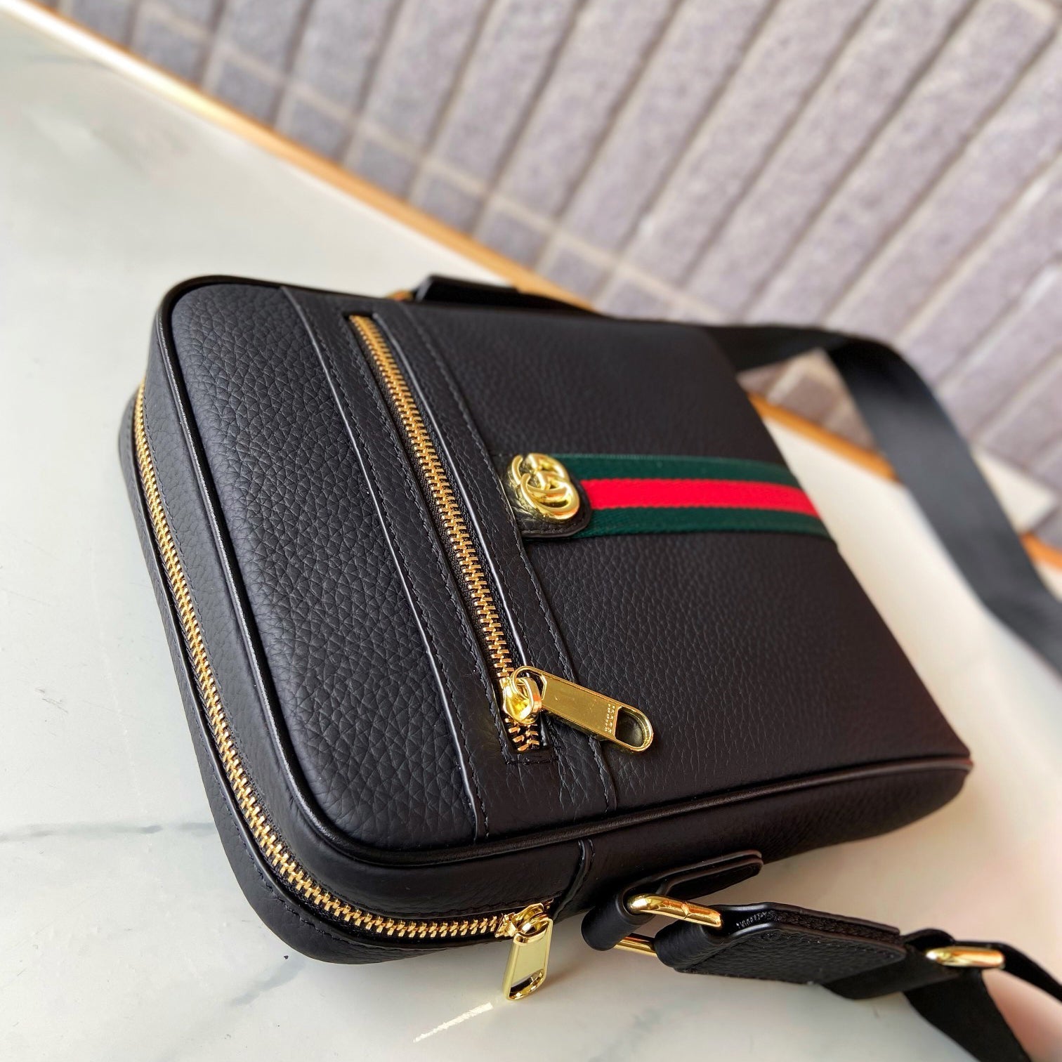 New Fashion Black V Logo Men's bagsXC052023110606