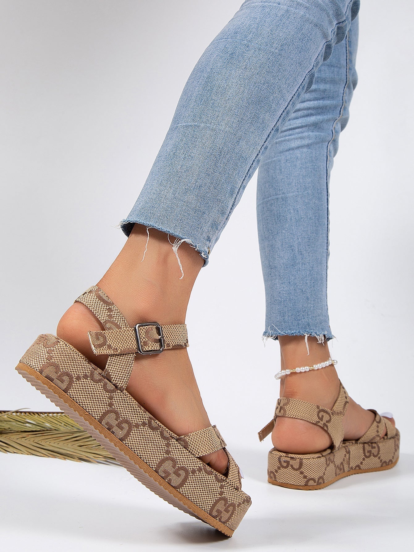 23 Ladies Fashion Luxury slipper and flip-flop PD042502
