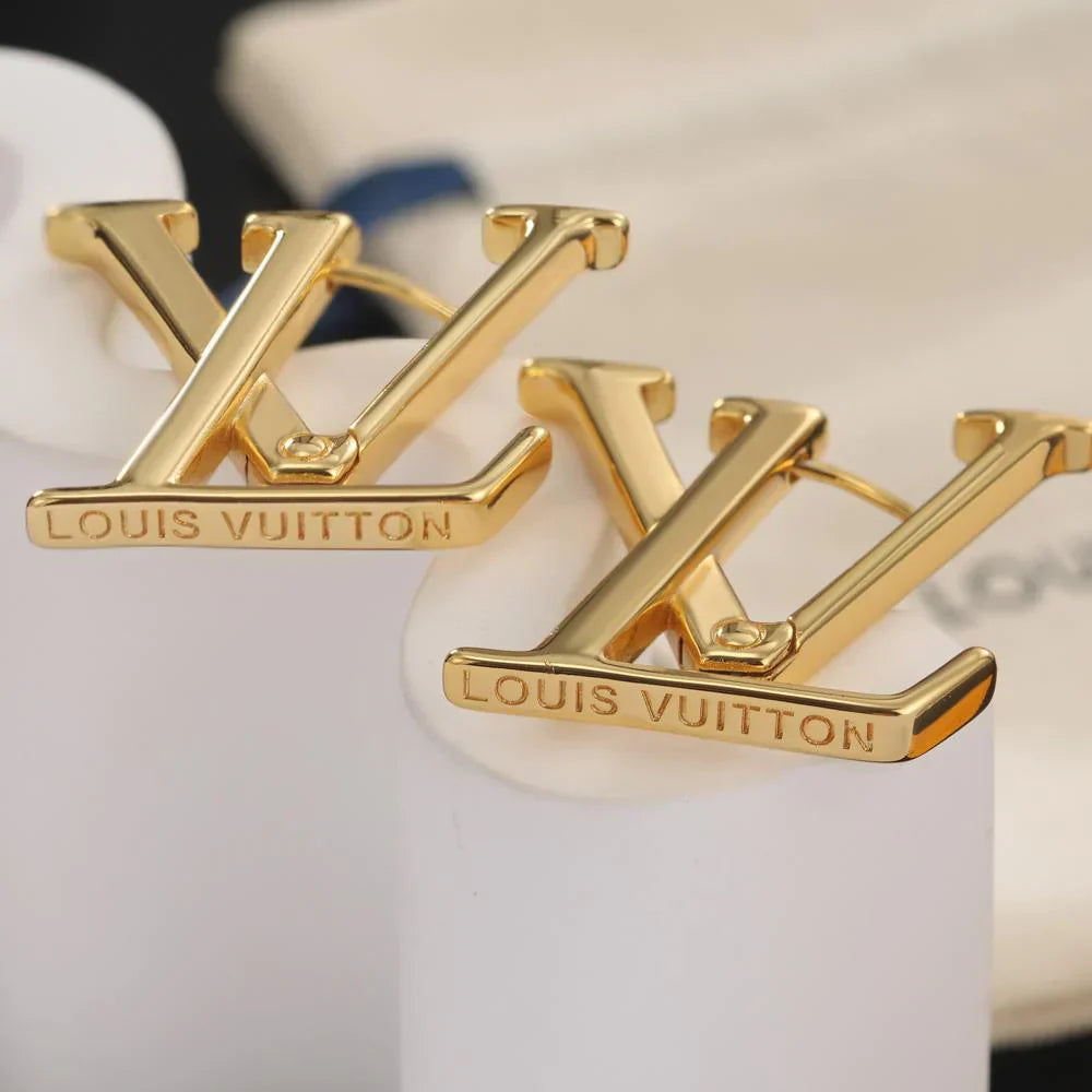 New classic fashion versatile earrings 1024012316