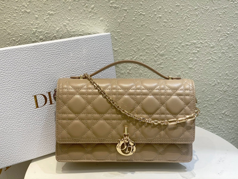 New leather handbags in five colors X083001